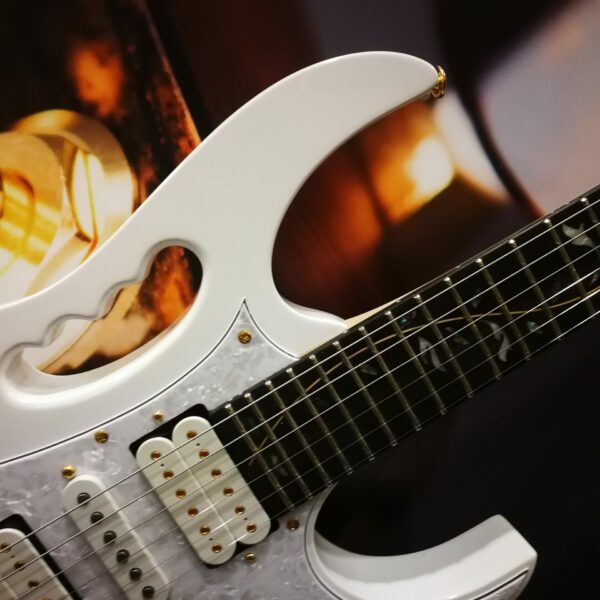 Ibanez JEM7VP-WH Steve Vai Signature E-Guitar 6 String White + Gigbag