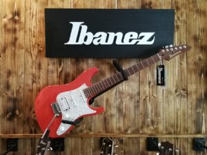 Ibanez AZ2204-SCR Scarlet Prestige E-Guitar + Hardcase
