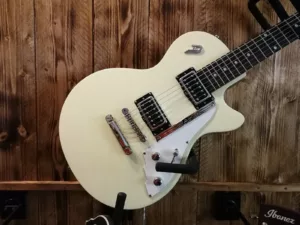 Duesenberg Starplayer Special Vintage White E-Guitar + Case