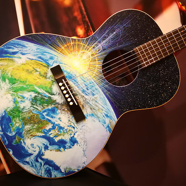 Martin 00L-Earth Acoustic Guitar, Custom Signature, Limited
