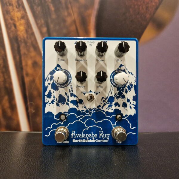 EarthQuaker Devices Avalanche Run V2 - Stereo Delay / Reverb, B-Stock