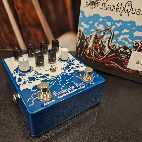 EarthQuaker Devices Avalanche Run V2 - Stereo Delay / Reverb, B-Stock