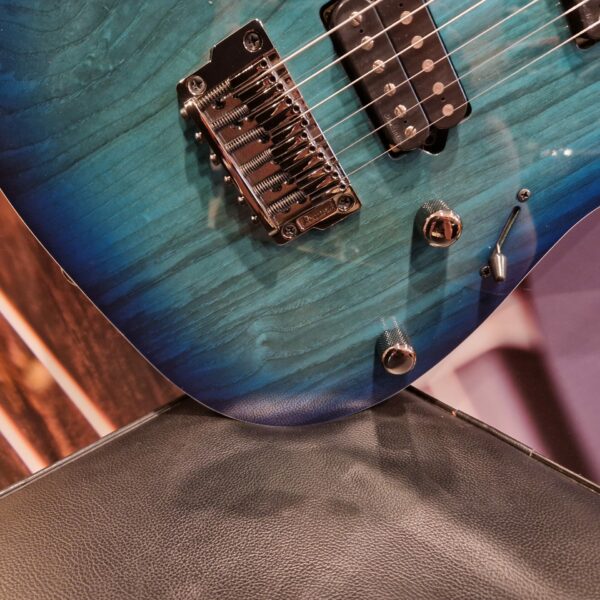 Ibanez RG652AHMFX-NGB Prestige E-Guitar 6 String Nebula Green Burst incl case