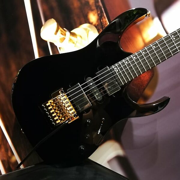Ibanez RG5170B-BK Prestige E-Guitar 6 String Black + Case