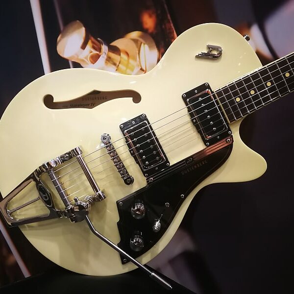 Duesenberg Starplayer TV Vintage White, E-Guitar + Case 2020