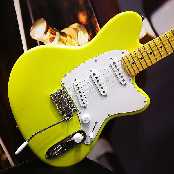 Ibanez YY10-SGS Yvette Young Signature E-Guitar 6 String Slime Green Sparkle + Special Sticker, B-Stock