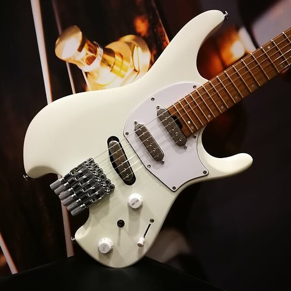 Ibanez ICHI10-VWM Ichika Signature E-Guitar 6 String - Vintage White Matte + Bag