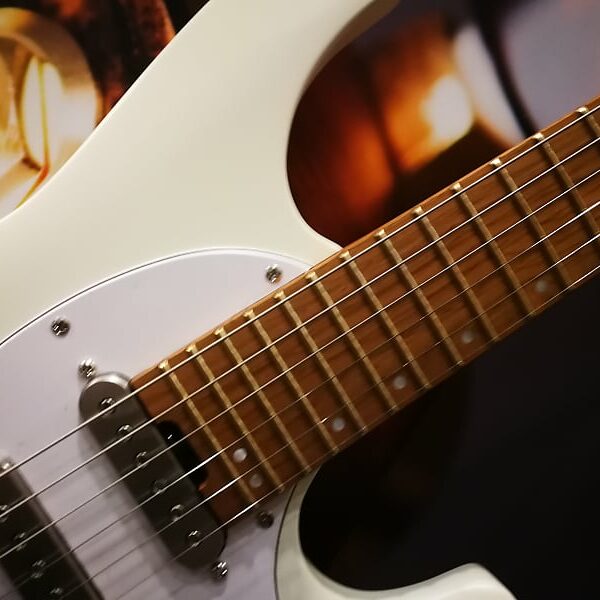 Ibanez ICHI10-VWM Ichika Signature E-Guitar 6 String - Vintage White Matte + Bag