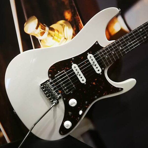 Ibanez AZ2204N-AWD Prestige E-Guitar 6 String - Antique White Blonde + Case