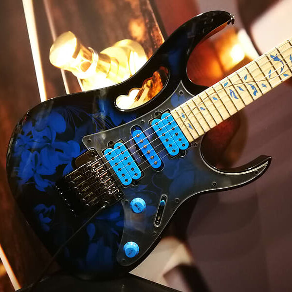 Ibanez JEM77P-BFP Steve Vai Signature Premium JEM E-Guitar 6 String - Blue Floral Pattern + Bag