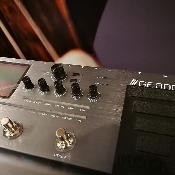Mooer GE300 - Amp Modeling, Synth & Multi Effects, B-Stock