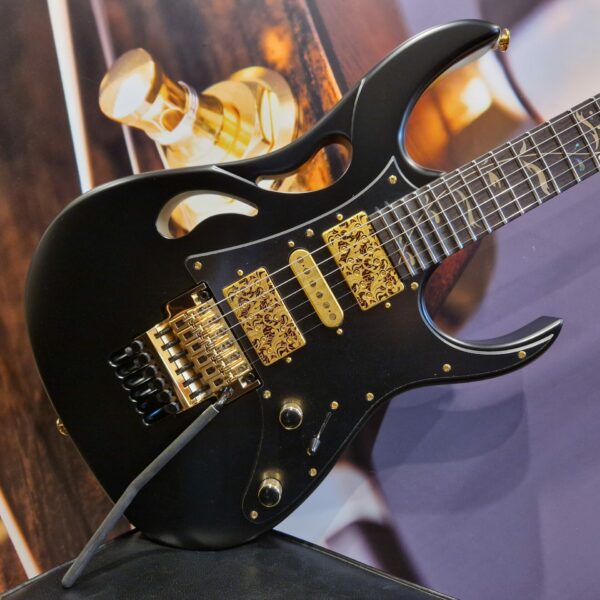 Ibanez PIA3761-XB Onyx Black E-Guitar, Steve Vai Signature + Hardcase