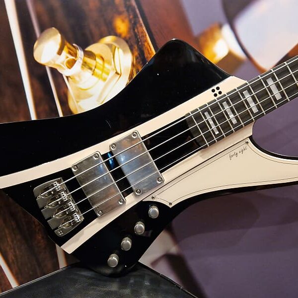 Sandberg Forty-Eight 4-String Bass Custom Color Black/SoftPink, Soft-Aged + GigBag