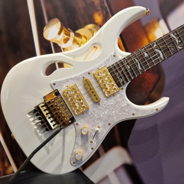 Ibanez PIA3761-SLW Steve Vai "PIA" Signature Edition E-Guitar 6 String Stallion White + Case