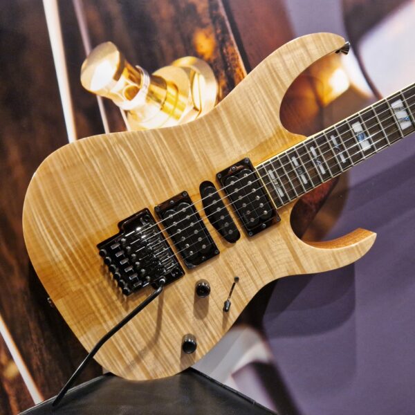 Ibanez RG8570CST-NT j.custom E-Guitar 6-string + Hardcase