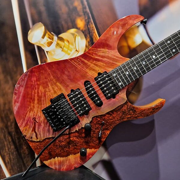 Ibanez JCRG2202 j.custom E-Guitar, Exotic Maple/Red Resin incl. Hardcase 2022