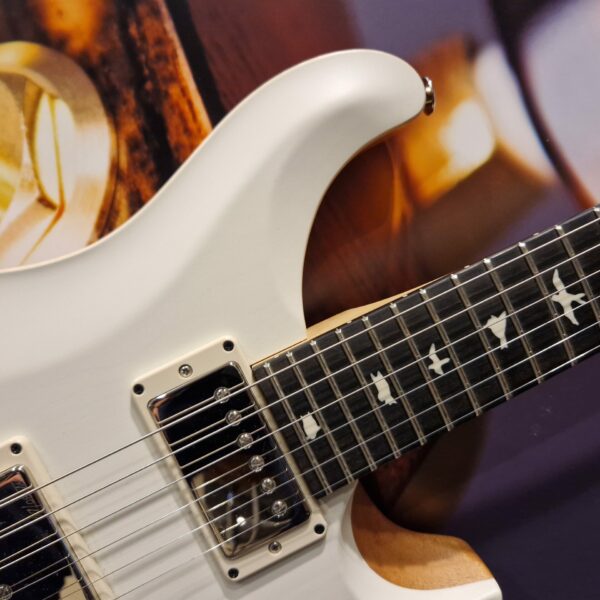 PRS CE 24 Limited Satin Nitro Antique White E-Guitar + Gigbag, Showroom Model