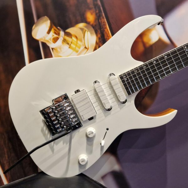 Ibanez RG5440C-PW Prestige RG 6-String Guitar, Pearl White Incl. Case