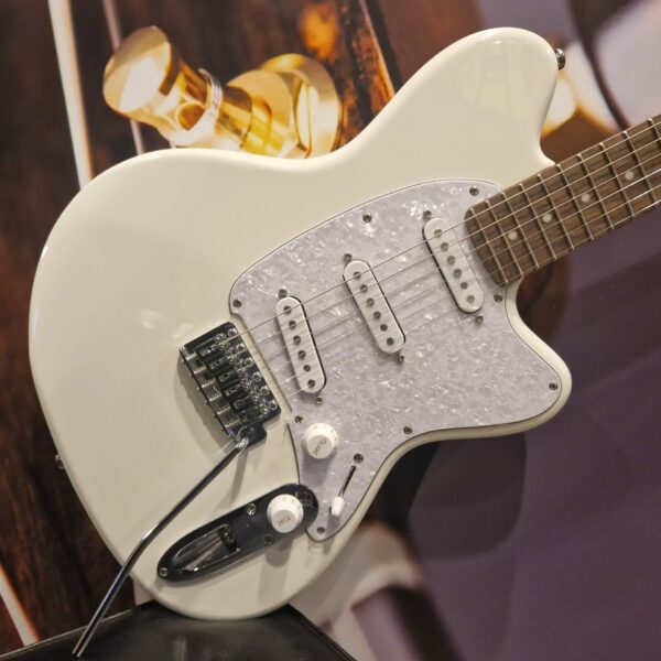 Ibanez ICHI00-VWH Signature Guitar 6-Str Ichika Nito Vintage White