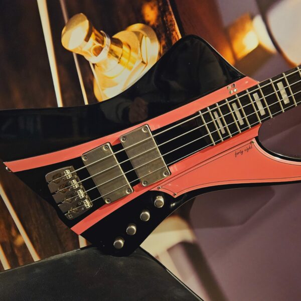 Sandberg Forty-Eight 4-String Bass Custom Color Black/Pink, Soft-Aged + GigBag