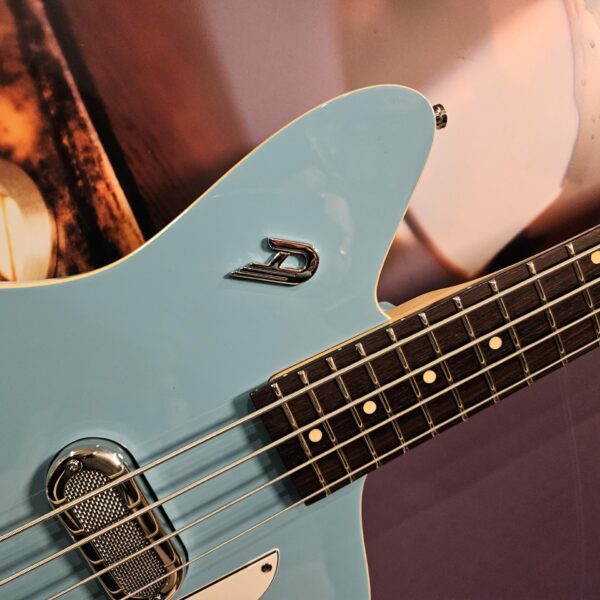 Duesenberg Kavalier Mediumscale Bass Narvik Blue + Hardcase