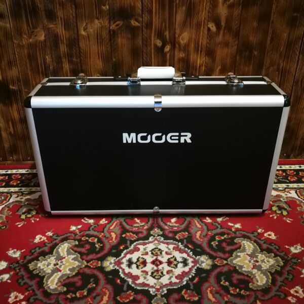 Mooer TF-16H Transform Pedalboard with Hard Case, B-Stock