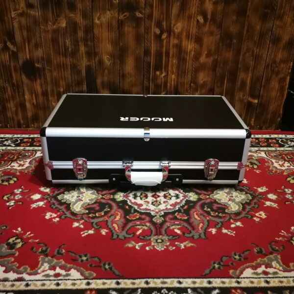 Mooer TF-16H Transform Pedalboard with Hard Case, B-Stock