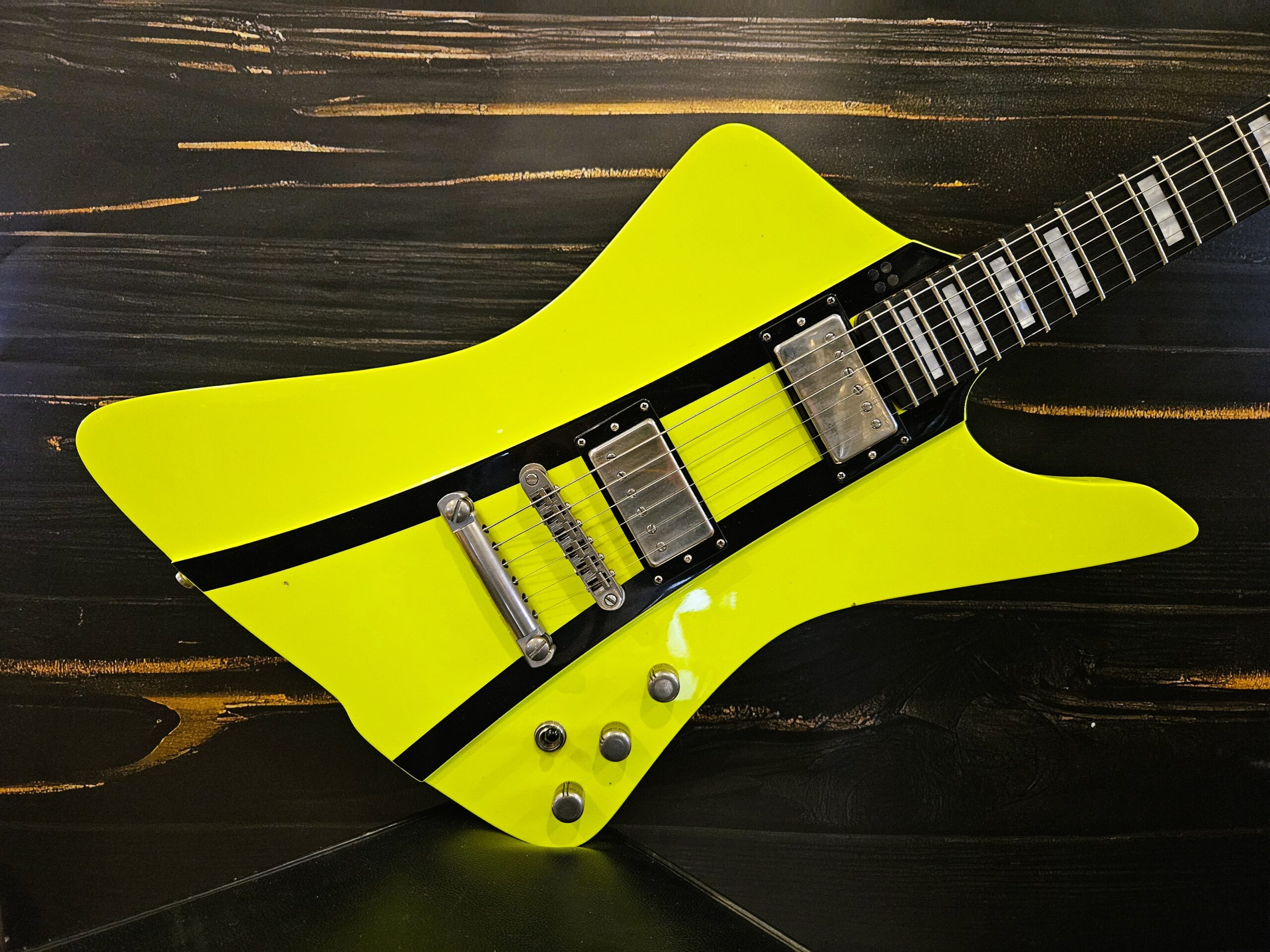 Sandberg Forty-Eight 6-String E-Guitar, Custom Color Neon Yellow, Black, Ausstellungsstück