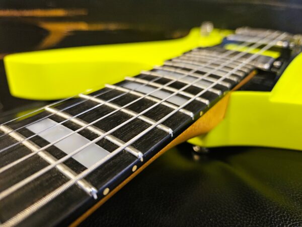 Sandberg Forty-Eight 6-String E-Guitar, Custom Color Neon Yellow, Black, Ausstellungsstück – Bild 5