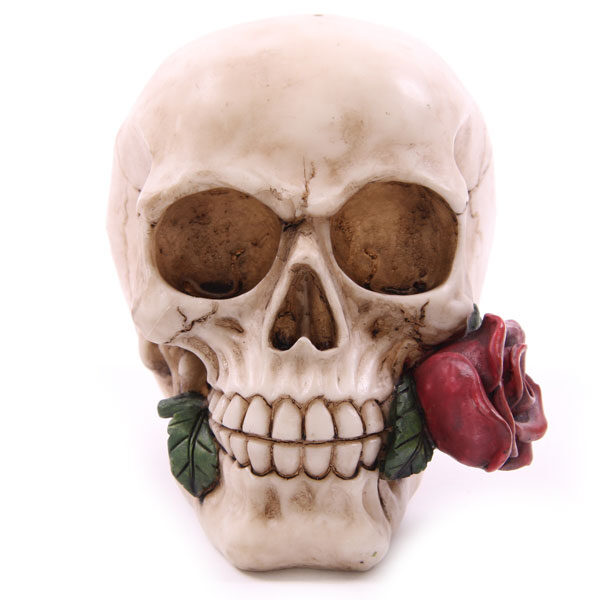 Totenkopf mit Rosen